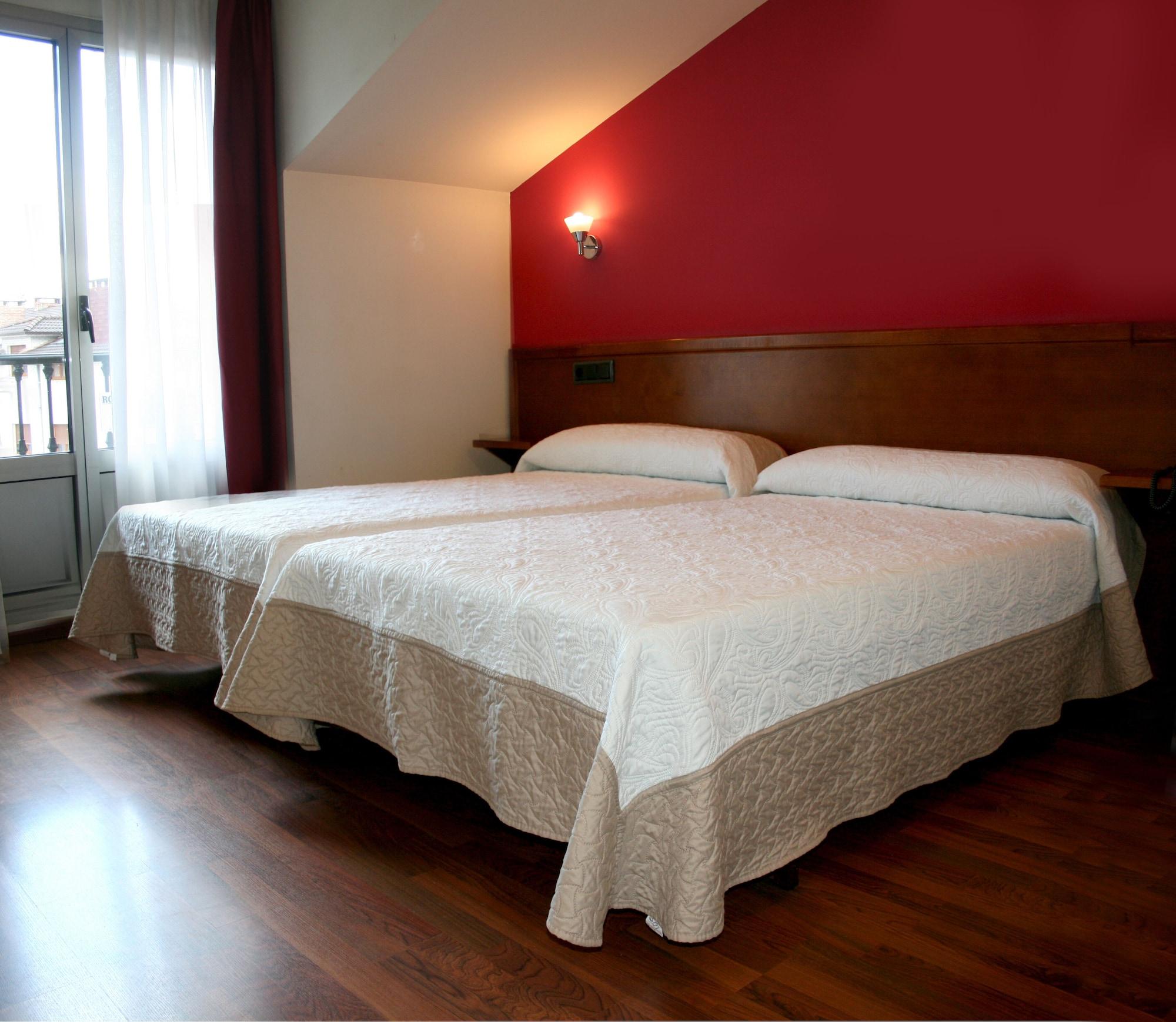 Hotel Cangas De Onis Center Екстер'єр фото