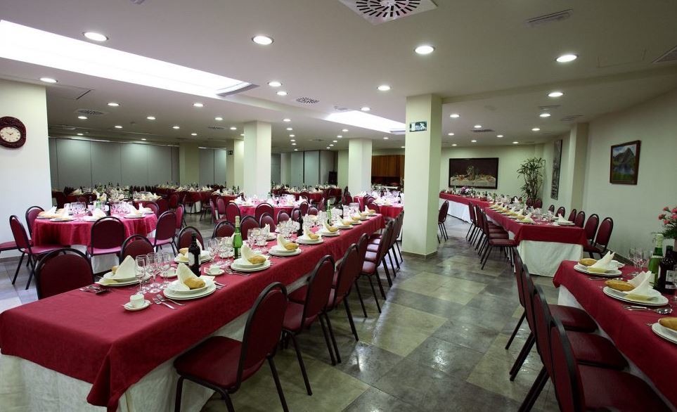 Hotel Cangas De Onis Center Екстер'єр фото