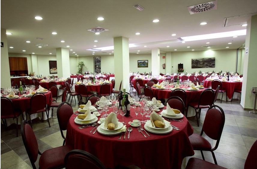 Hotel Cangas De Onis Center Екстер'єр фото