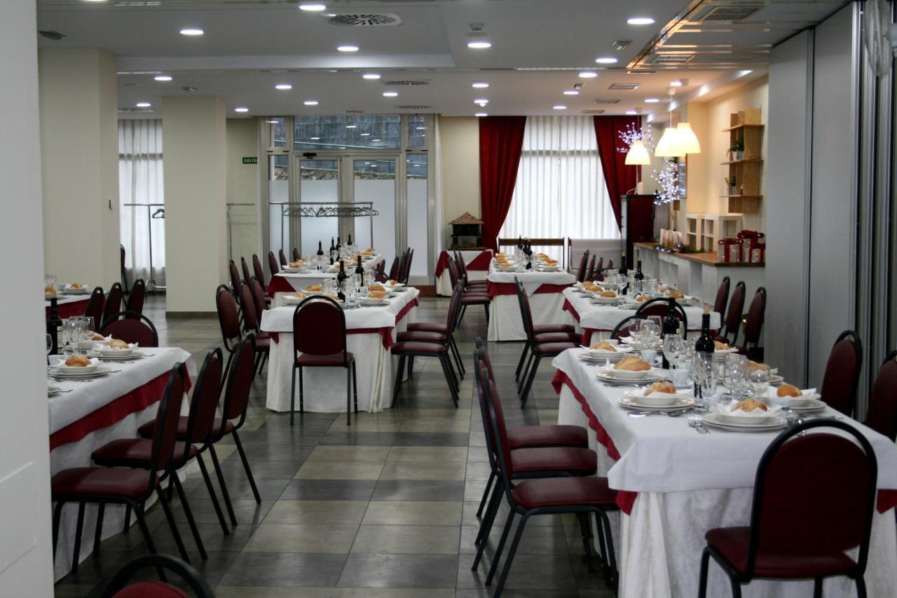 Hotel Cangas De Onis Center Екстер'єр фото