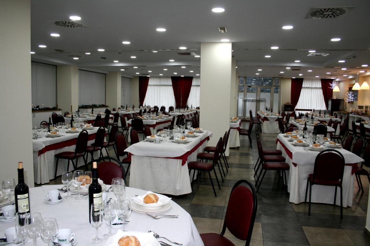 Hotel Cangas De Onis Center Екстер'єр фото